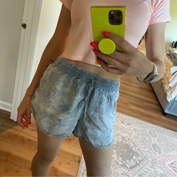 Womens Juicy Couture relaxed fit elastic waist jean shorts - Picture 8 of 9